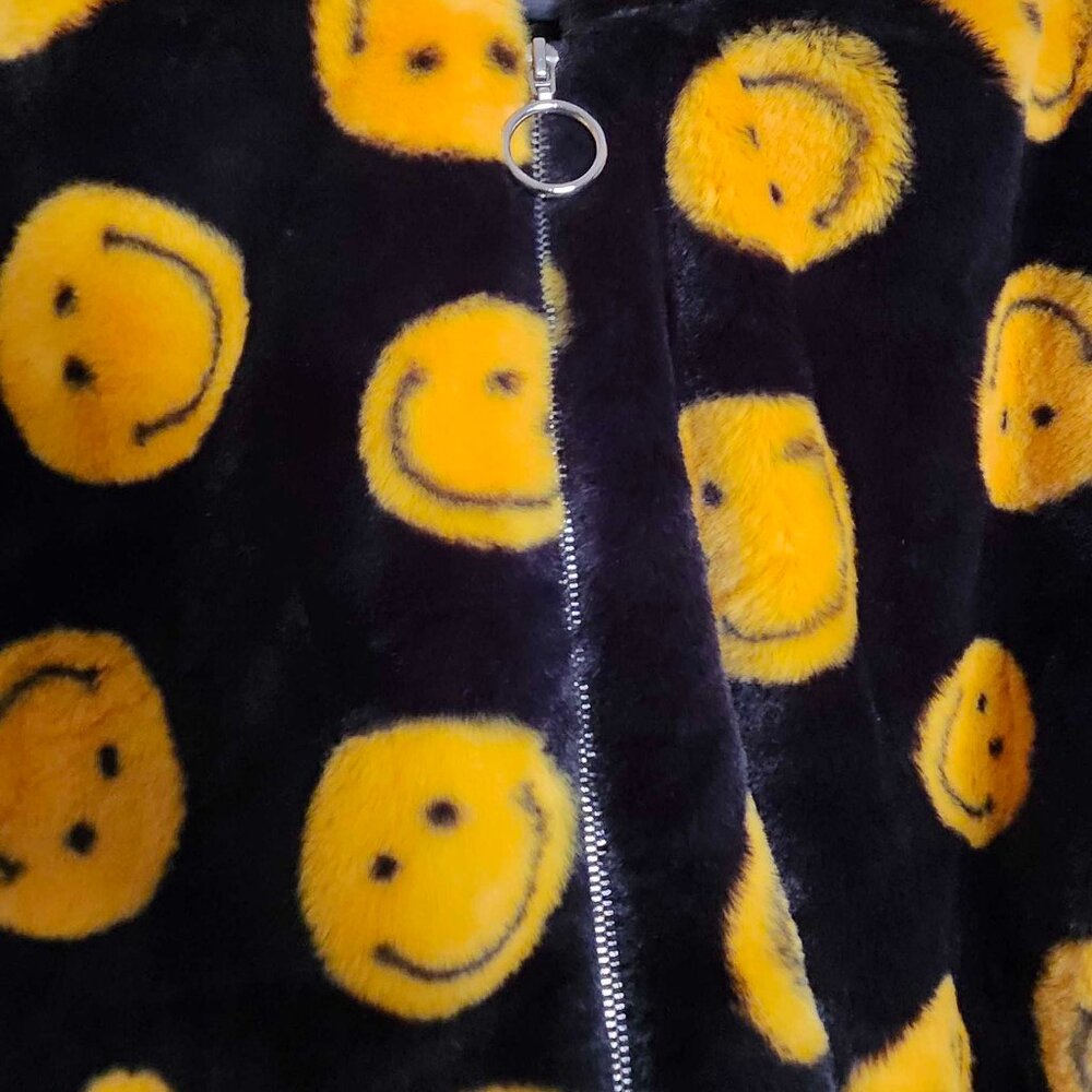 Free Haven Smiley Face Plush Hoodie - Picture 4 of 9